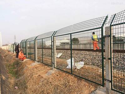 鐵路護欄網(wǎng)圖片3 鐵路護欄網(wǎng)圖片3