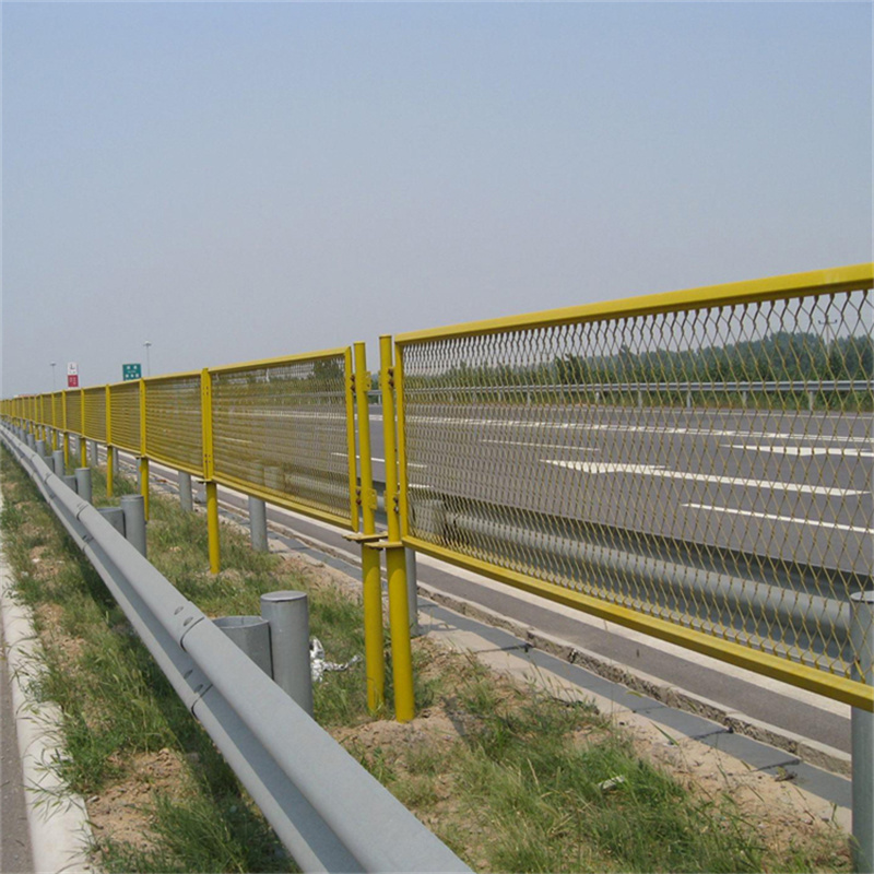 鋼板網(wǎng)護(hù)欄圖片3 鋼板網(wǎng)護(hù)欄圖片3