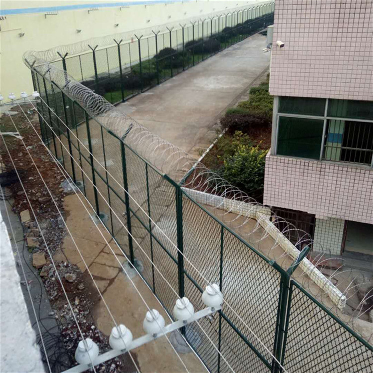 強(qiáng)制隔離戒毒所鋼網(wǎng)墻圖片1 強(qiáng)制隔離戒毒所鋼網(wǎng)墻圖片1