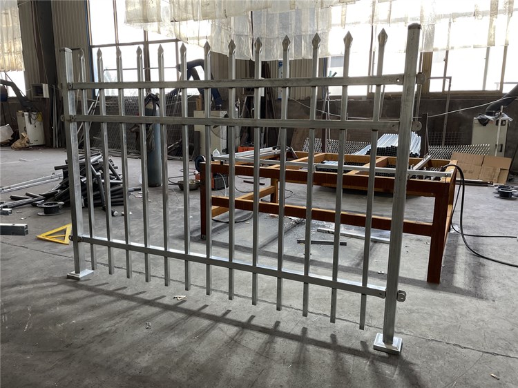 別墅陽臺護(hù)欄圖片1 別墅陽臺護(hù)欄圖片1