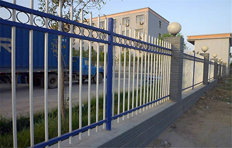 別墅陽臺護(hù)欄圖片4 別墅陽臺護(hù)欄圖片4