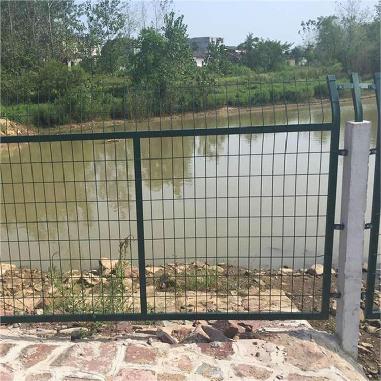 鐵路框架護(hù)欄 圖片4 鐵路框架護(hù)欄 圖片4