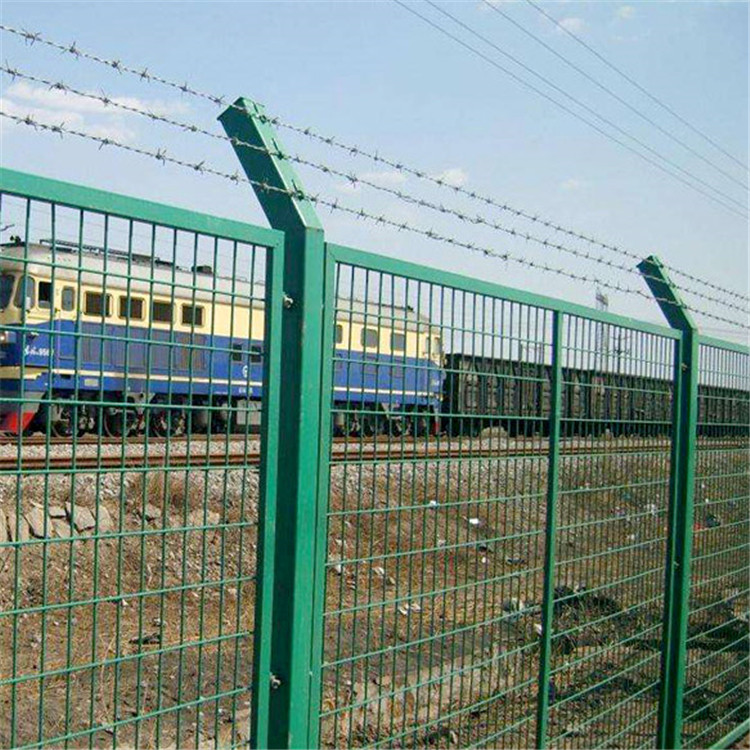 焊接網(wǎng)隔離柵圖片2  焊接網(wǎng)隔離柵圖片2