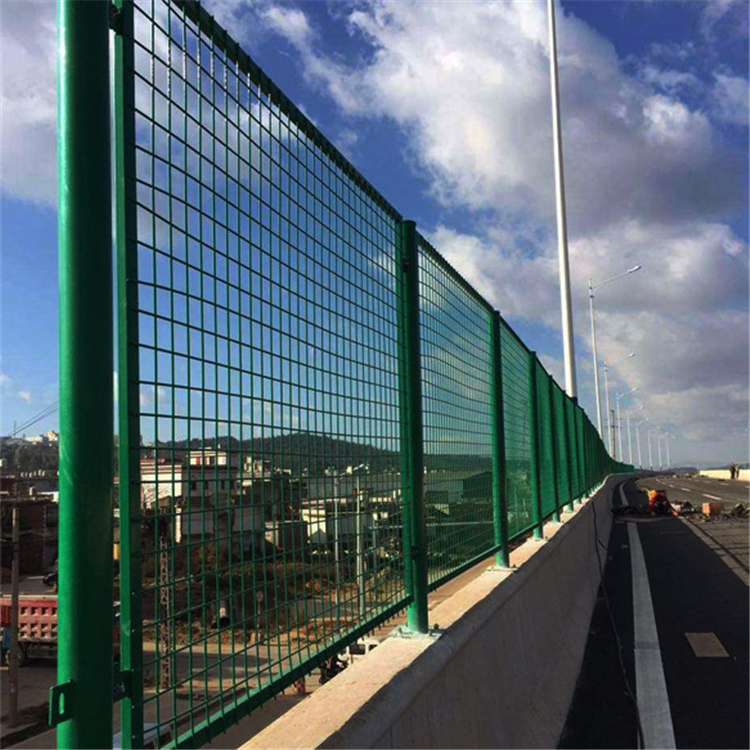 公路防護(hù)網(wǎng)圖片1 公路防護(hù)網(wǎng)圖片1