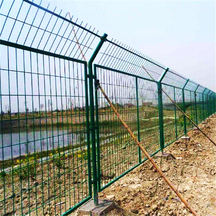 公路框架護(hù)欄網(wǎng)圖片2 公路框架護(hù)欄網(wǎng)圖片2