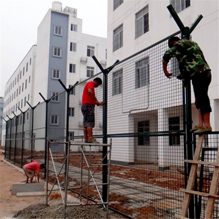 Y型立柱護欄網(wǎng)圖片2 Y型立柱護欄網(wǎng)圖片2