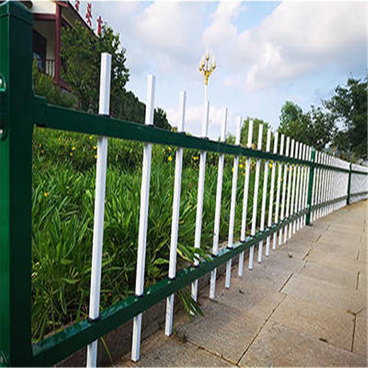 庭院鋅鋼草坪護(hù)欄圖片4 庭院鋅鋼草坪護(hù)欄圖片4