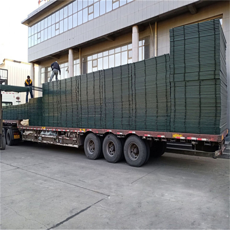 線(xiàn)路防護(hù)柵欄圖片3