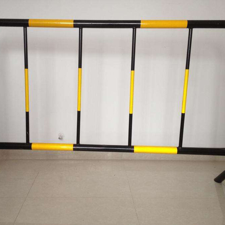 移動(dòng)鐵馬護(hù)欄圖片2 移動(dòng)鐵馬護(hù)欄圖片2