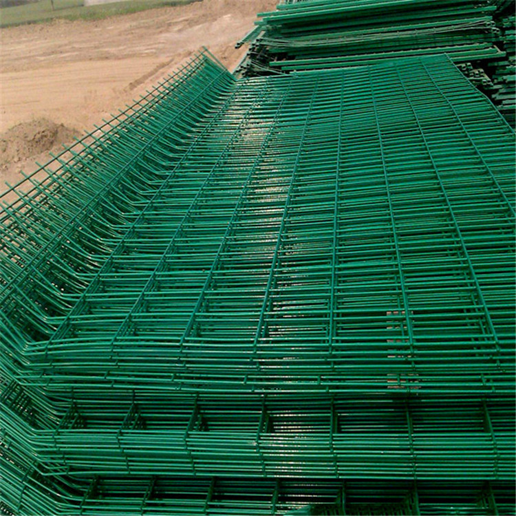 光伏區(qū)場地護(hù)欄網(wǎng)圖片3 光伏區(qū)場地護(hù)欄網(wǎng)圖片3